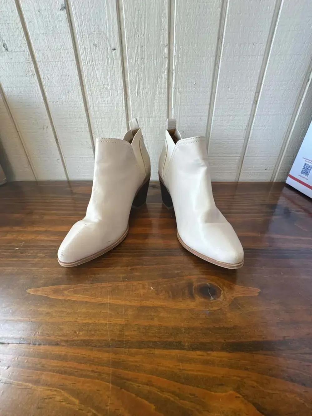 DV Dolce Vita Frilli Women's White Pointed Toe Stacked Heel Ankle Booties